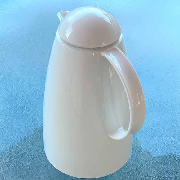 Tupperware White Thermo Pot Beverage Carafe Pitcher Flask, 1 Liter - Picture 6 of 11